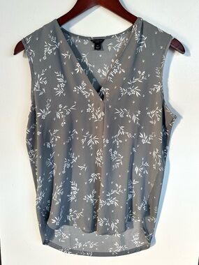 Ann Taylor Gray Floral V-Neck Sleeveless Shell